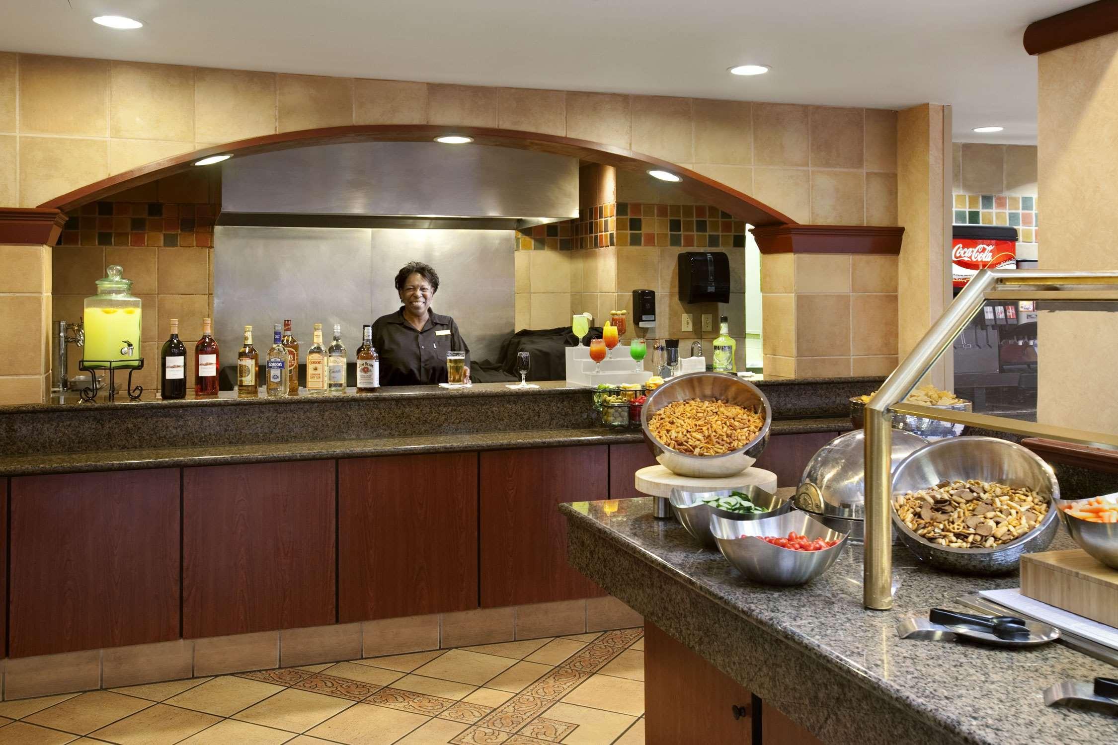 Embassy Suites By Hilton Columbia Greystone Restoran gambar